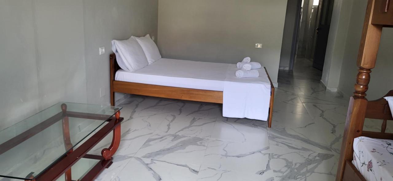 Jon Rooms Himarë Exteriér fotografie